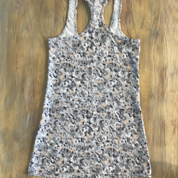 Lululemon - Picture 5 of 5